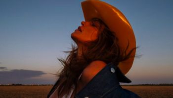 Cindy Crawford v nové kampani Acne Studios