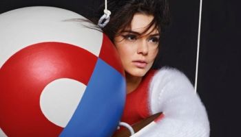 Kendall Jenner a Lily Donaldson pózují v kampani Fendi Fall 2015 s obřími loutkami