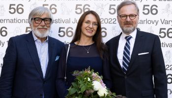 Bonbónky ze zahájení festivalu v Karlových Varech - dámské okénko