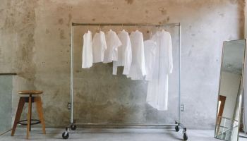 Většina lidí v České republice zná pojem „slow fashion“ a zajímá se o udržitelnost módy