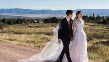 Allison Williams ve svatebním