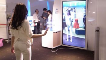 Magické zrcadlo od společnosti Osaka´s Digital Fashion Co.