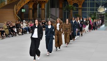 Debutová Resort kolekce Virginie Viard pro Chanel nadchla diváky