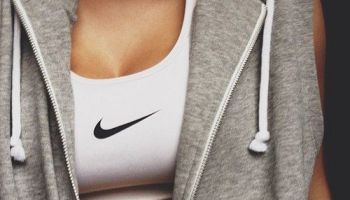 Sportovní styl oblékání ve městě je na jaře 2015 na výsluní