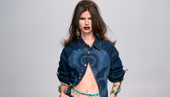 Mladý návrhář Ives Conner představil na London Fashion Week upcyklovanou kolekci