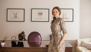 Zuzana Osako šije podle staletých vzorů moravských krojů