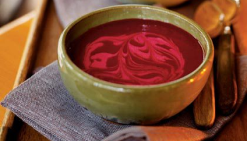 Perfektní zimní detox - pikantní polévka z červené řepy