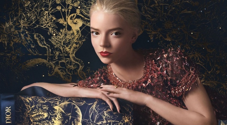 Ve vánoční kampani Dior si vedle modelky Anya Taylor-Joy zahrála sova a vlk