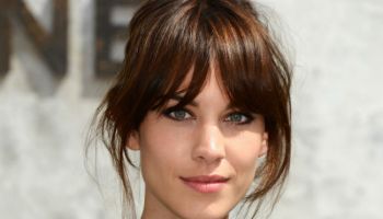Alexa Chung konečně představuje zrod své vlastní módní značky