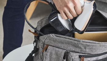 Ruční napařovač prádlo dezinfikuje, zbaví ho pachů a perfektně upraví za pár vteřin