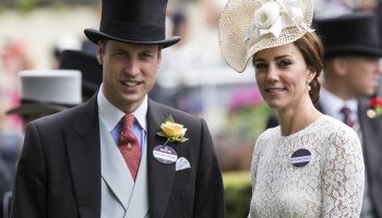 Vévodkyně z Cambridge v nádherných šatech na dostizích Berkshire