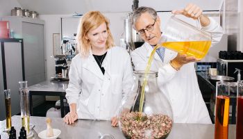 Aňa Geislerová namíchala limitovanou edici pleťového oleje