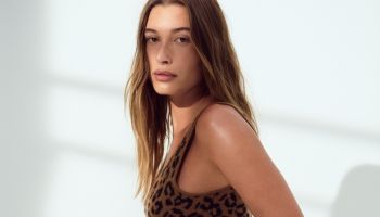Hailey Bieber oblékla kašmírovou kolekci spodního prádla Victoria's Secret