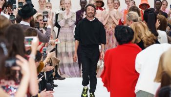 Valentino v nové kolekci elegantně propojil umění s módou