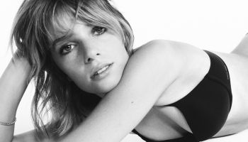 Maya Hawke ze Stranger Things ve spodním prádle Calvin Klein