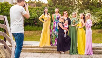 Jedinečné spojení vynikajícího jídla, pití, krásných žen a módy