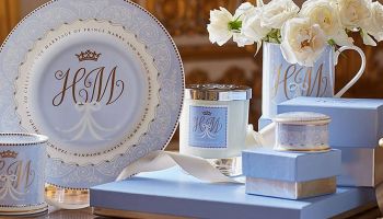 Čínský upomínkový porcelán ke svatbě Harryho a Meghan je k dostání