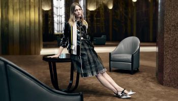 Jarní kampaň Prada 2016 odkazuje na historii značky