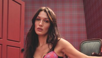 Vánoční kampaň Victoria's Secret si nemůžete nechat ujít. Najdete v ní Bellu, Adut i Taylor