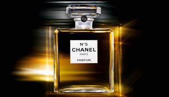 Úchvatná historie světově nejznámějšího parfému Chanel N°5