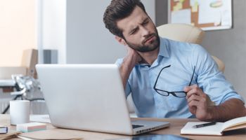 Tech neck: fenomén dnešní doby aneb jak na bolavá záda?