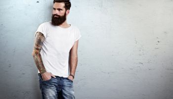 Stylová pánská trika, která patří do šatníku každého moderního muže