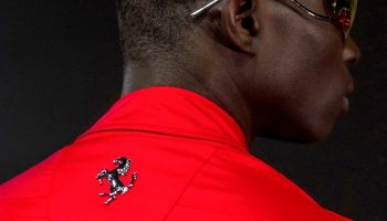 Přitažlivost Ferrari využívá společnost k vybudování své módní značky
