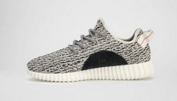 Nejnovější model tenisek adidas s Kanye Westem v moderní černobílé