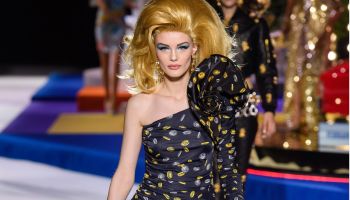 Staromódní útěk Jeremy Scotta v kolekci Moschino