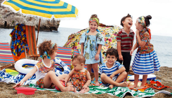 Letní kolekce Dolce&amp;Gabbana pro děti je ve znamení krajek, květin, ale i Disneyho