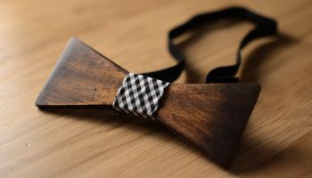 Dřevění motýlci – elegance v jednoduchosti