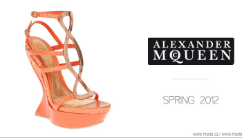 Jarní boty Alexander McQueen nabízí pestrý výběr pro náš botník!