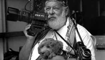 Žalob na módního fotografa Bruce Webera za sexuální obtěžování přibývá