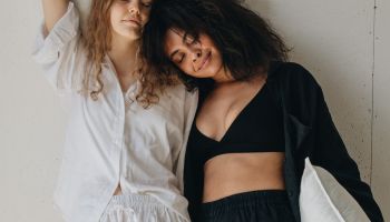 LNĚNÁ PYŽAMA NA NOC I DEN PŘEDSTAVUJE ZNAČKA CORPUS LINGERIE
