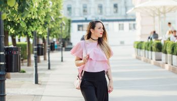 Trendy, které chytí a nepustí: jaro ve znamení volánků, levandule a asymetrie
