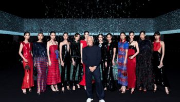 Giorgio Armani projevil soucit a solidaritu vůči Číně na přehlídce bez diváků