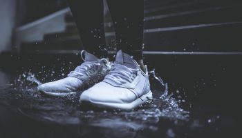 Jak vytvořit šatník hodný skutečné sneakerhead? Poznejte SneakerStudio!