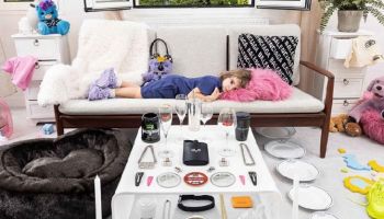 Balenciaga vydala druhé prohlášení ve snaze vysvětlit jejich kontroverzní prázdninovou kampaň
