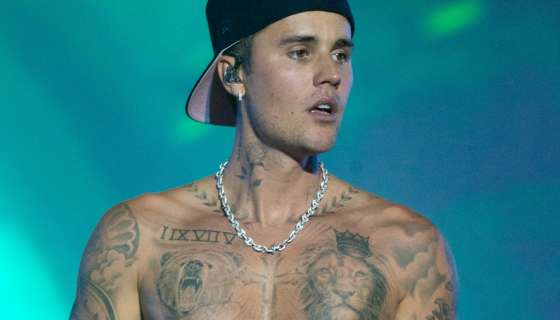 H&M stahuje kolekci oblečení s fotkami Justina Biebera poté, co zpěvák vyzval své fanoušky, aby toto zboží nekupovali