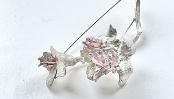 První dáma Eva Pavlová vynesla šperky českého designéra Hanuše Lamra