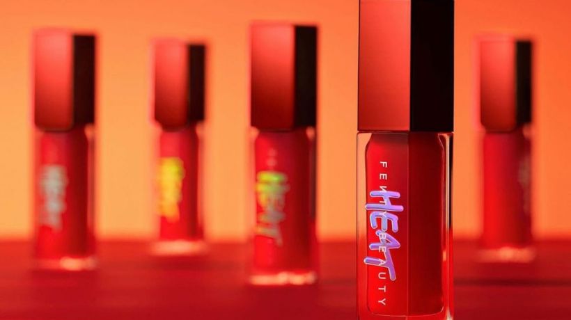 Rihanna je tváří nové žhavé lesklé novinky od Fenty Beauty