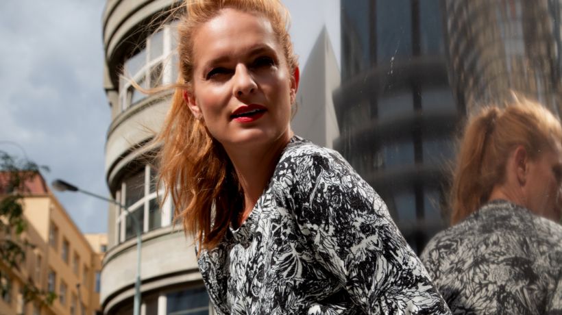 MÓDNÍ NÁVRHÁŘKA JITKA KLETT SI VYBRALA JAKO TVÁŘ KAMPANĚ KAROLÍNU BOSÁKOVOU