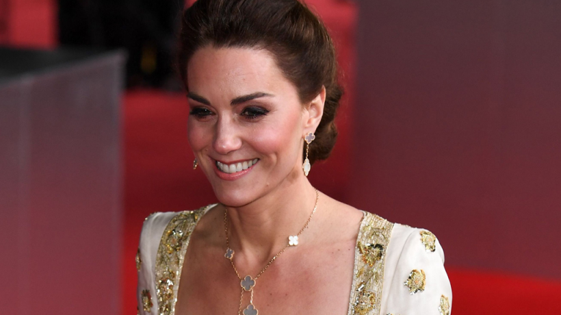 Na předávání cen BAFTA zářila mezi herečkami vévodkyně Kate s outfitem od McQueena