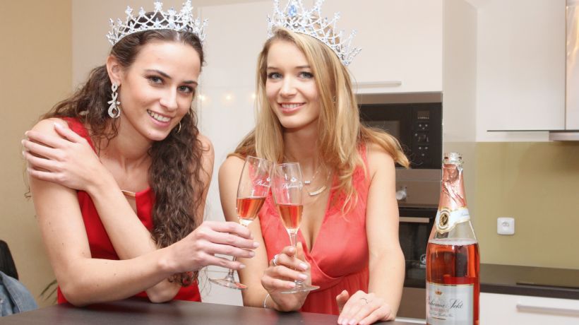Vítězky České Miss 2014 převzaly klíče od bytů společnosti CENTRAL GROUP