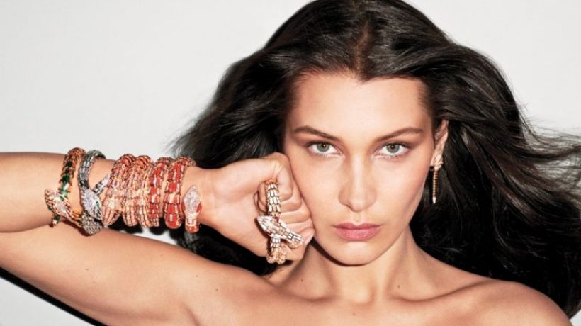 Bella Hadid v sexy pózách pro V magazine