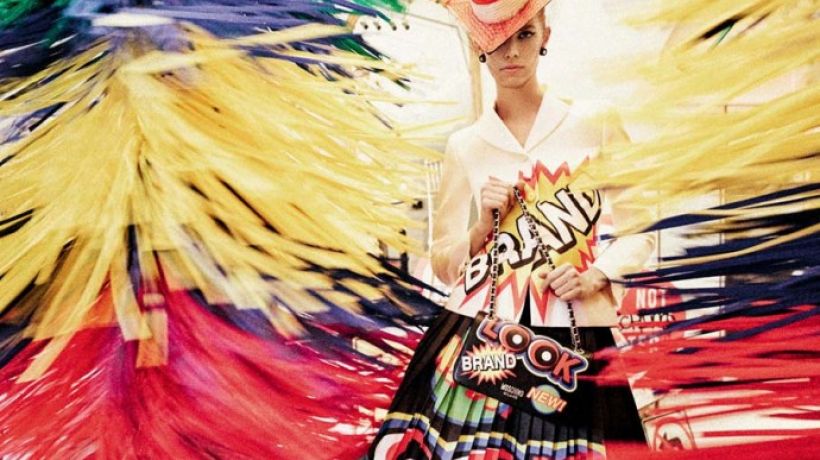 Moschino pro jarní kampaň vsadilo na dopravní značení