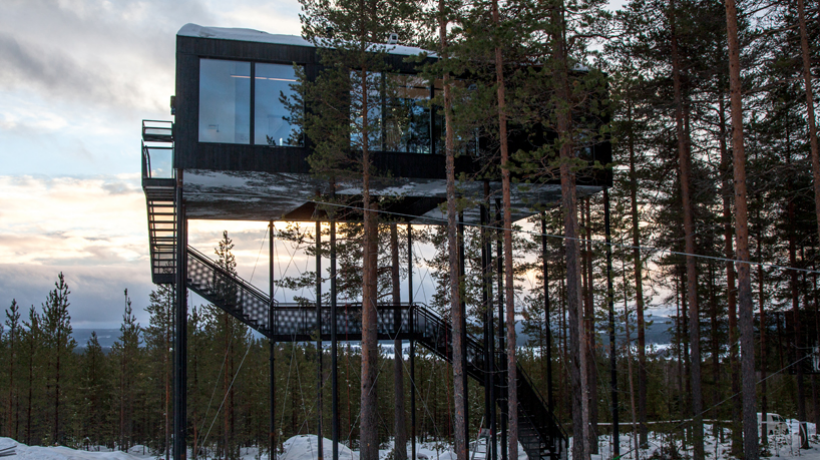 Švédsko se pyšní dalším hotelem uprostřed lesa