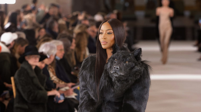 Velké kočky, boj za práva žen i sladké kudrlinky provázeli Paris Haute Couture Week 2023