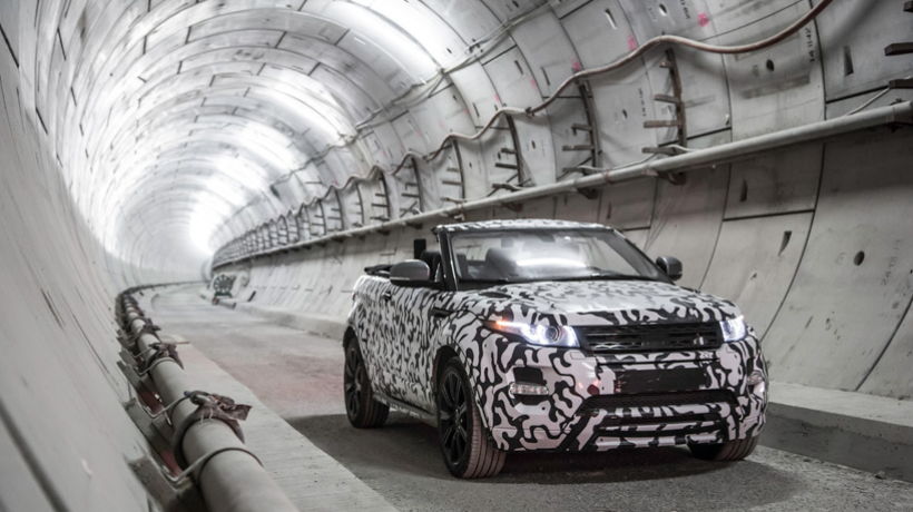 Range Rover Evogue Cabrio se proháněl londýnským podzemím