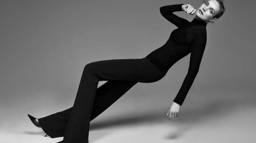 Kolekci ZARA X NARCISO RODRIGUEZ v aerodynamických pózách nafotila ruská modelka Natalia Vodianova